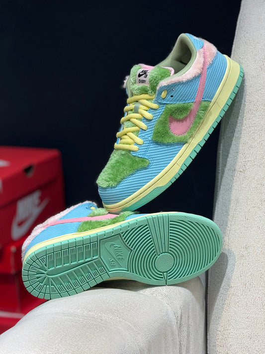 Nike dunk low sb x verdy