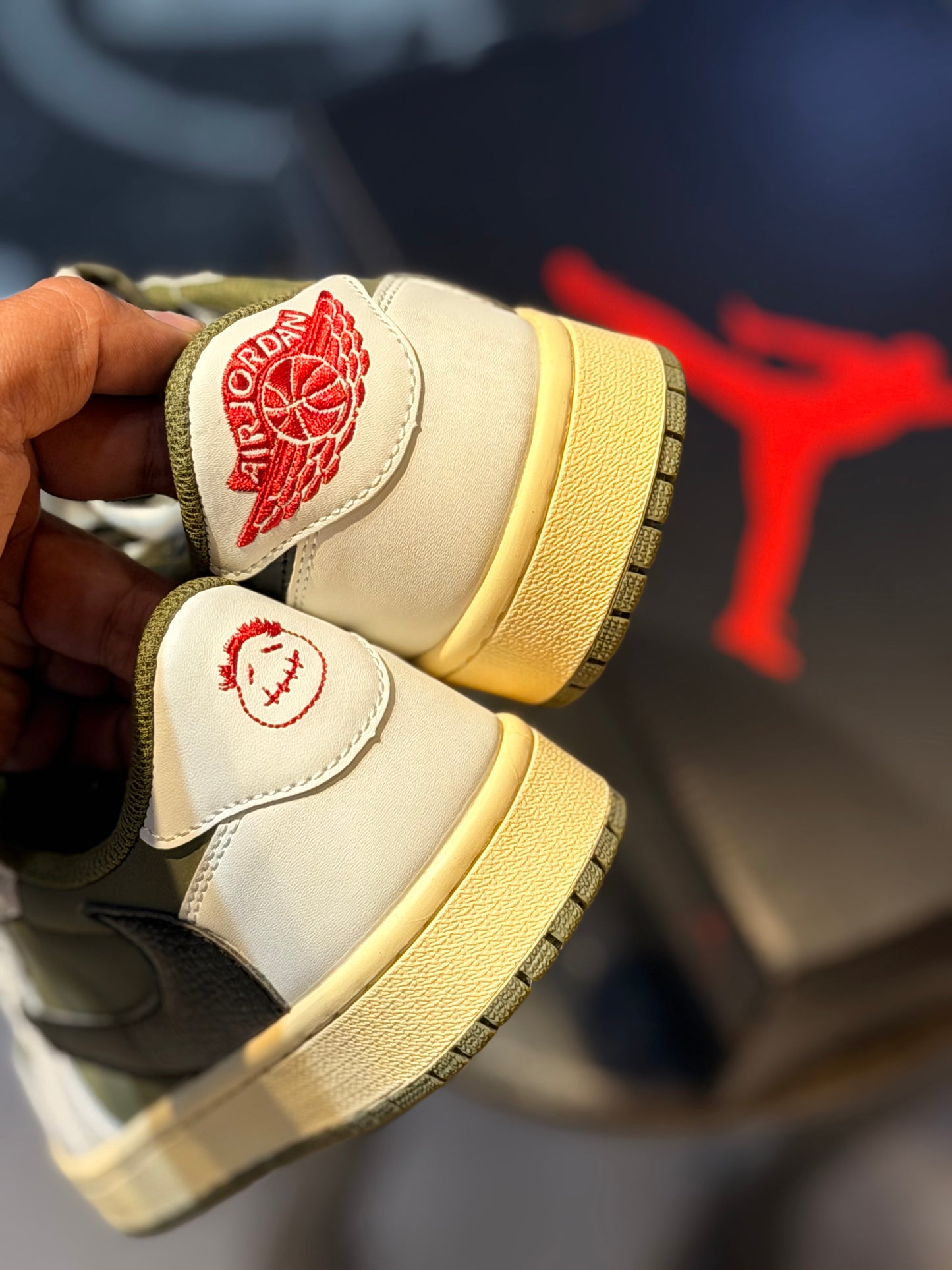 Jordan retro 1 low x travis scott