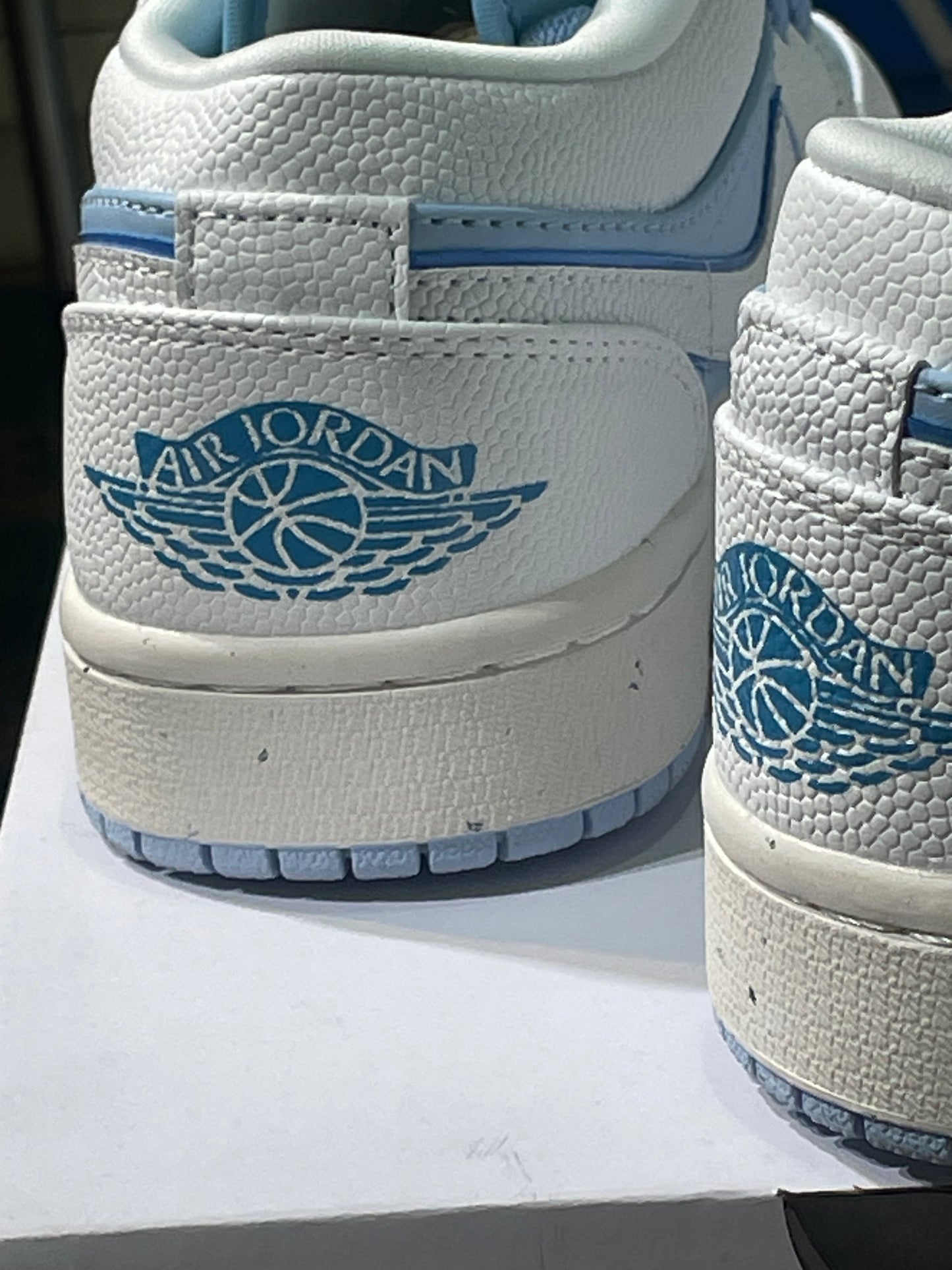 Jordan retro 1 low ice blue