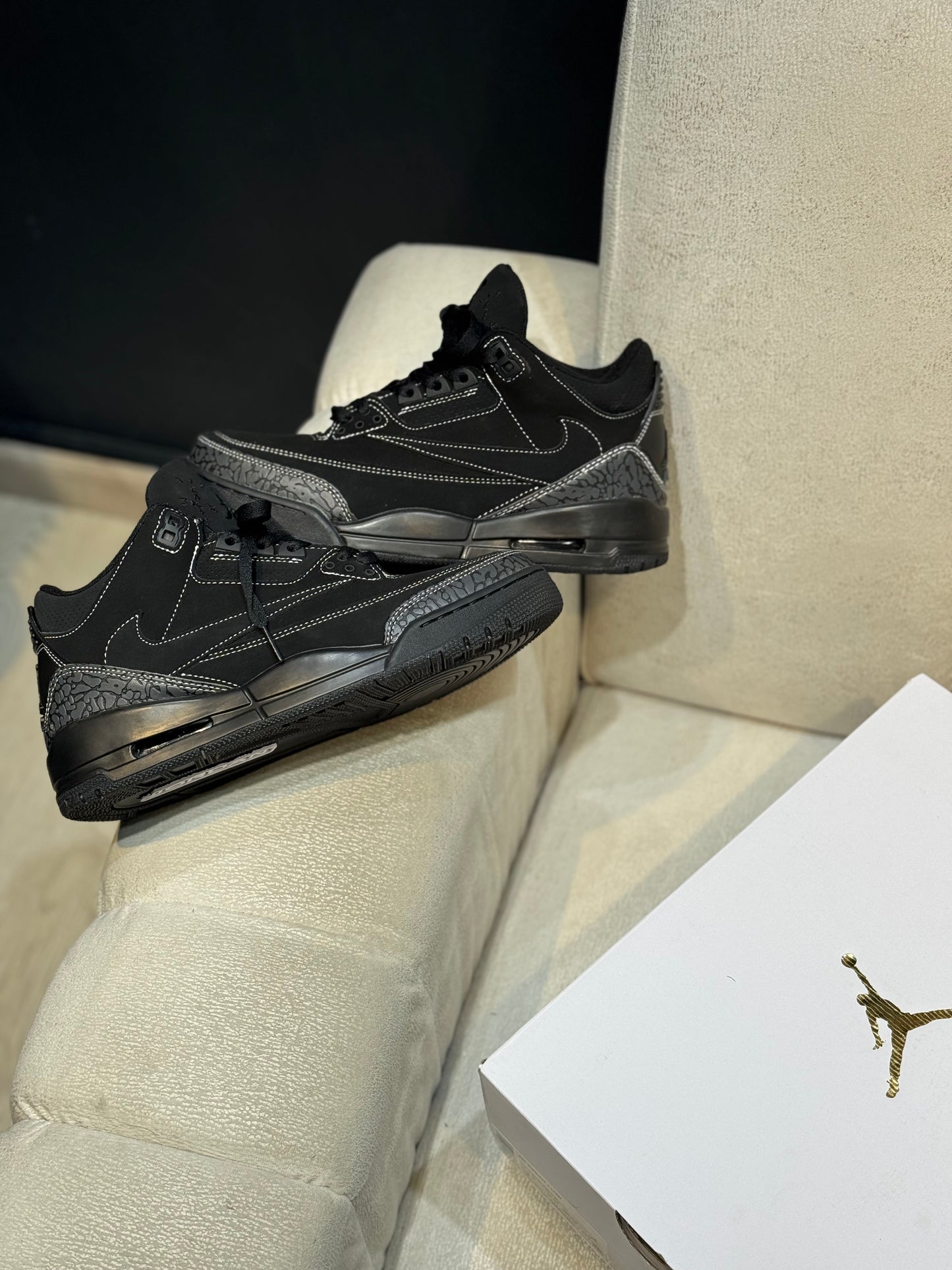 Jordan retro 3 black x travis scott