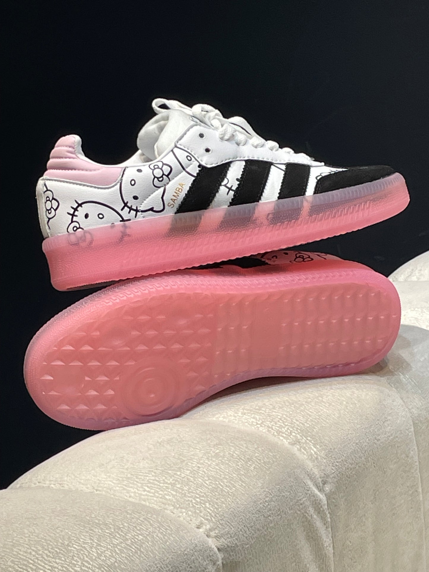 Adidas samba x hello kitty