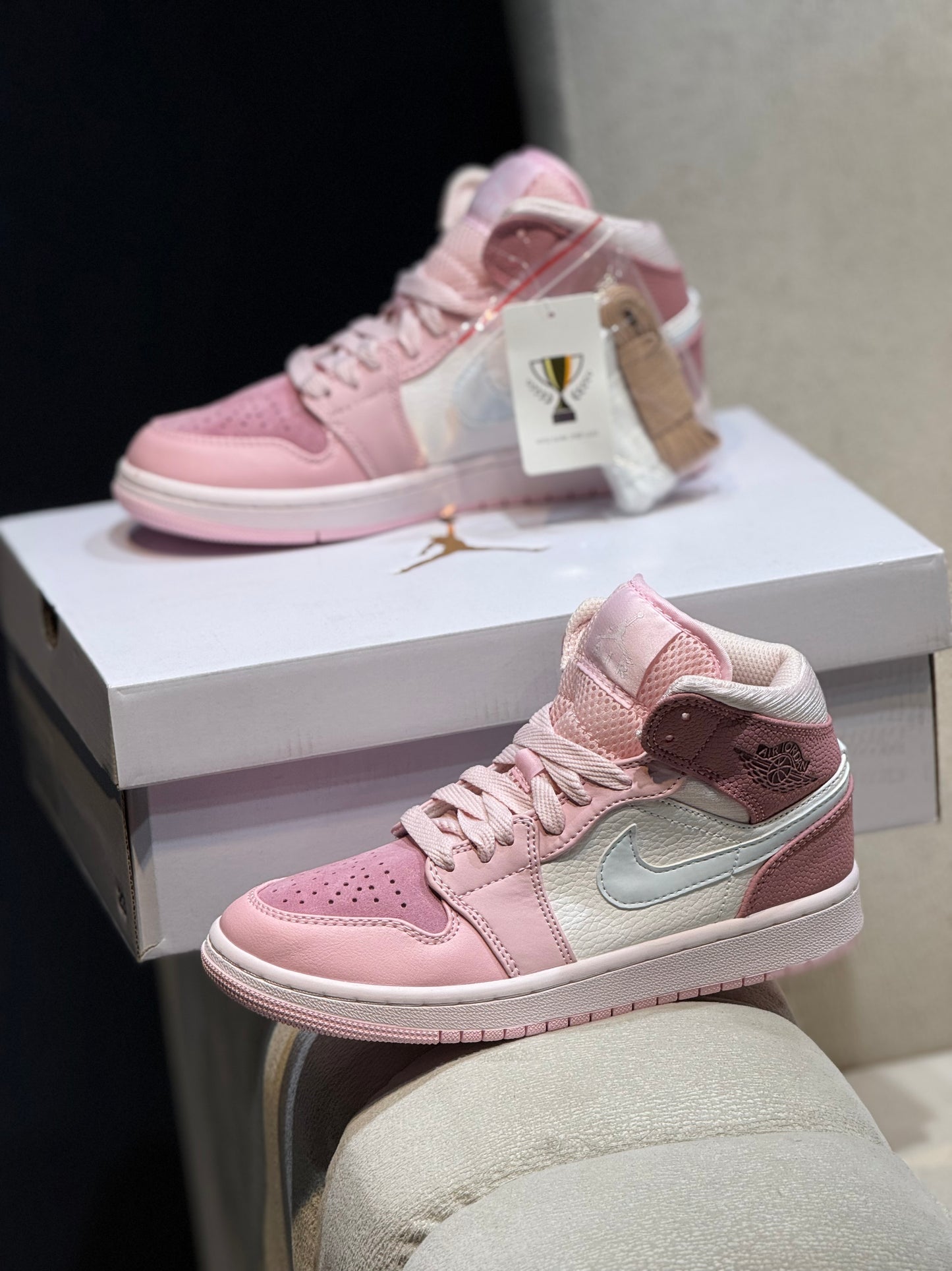 Jordan retro 1 digital pink