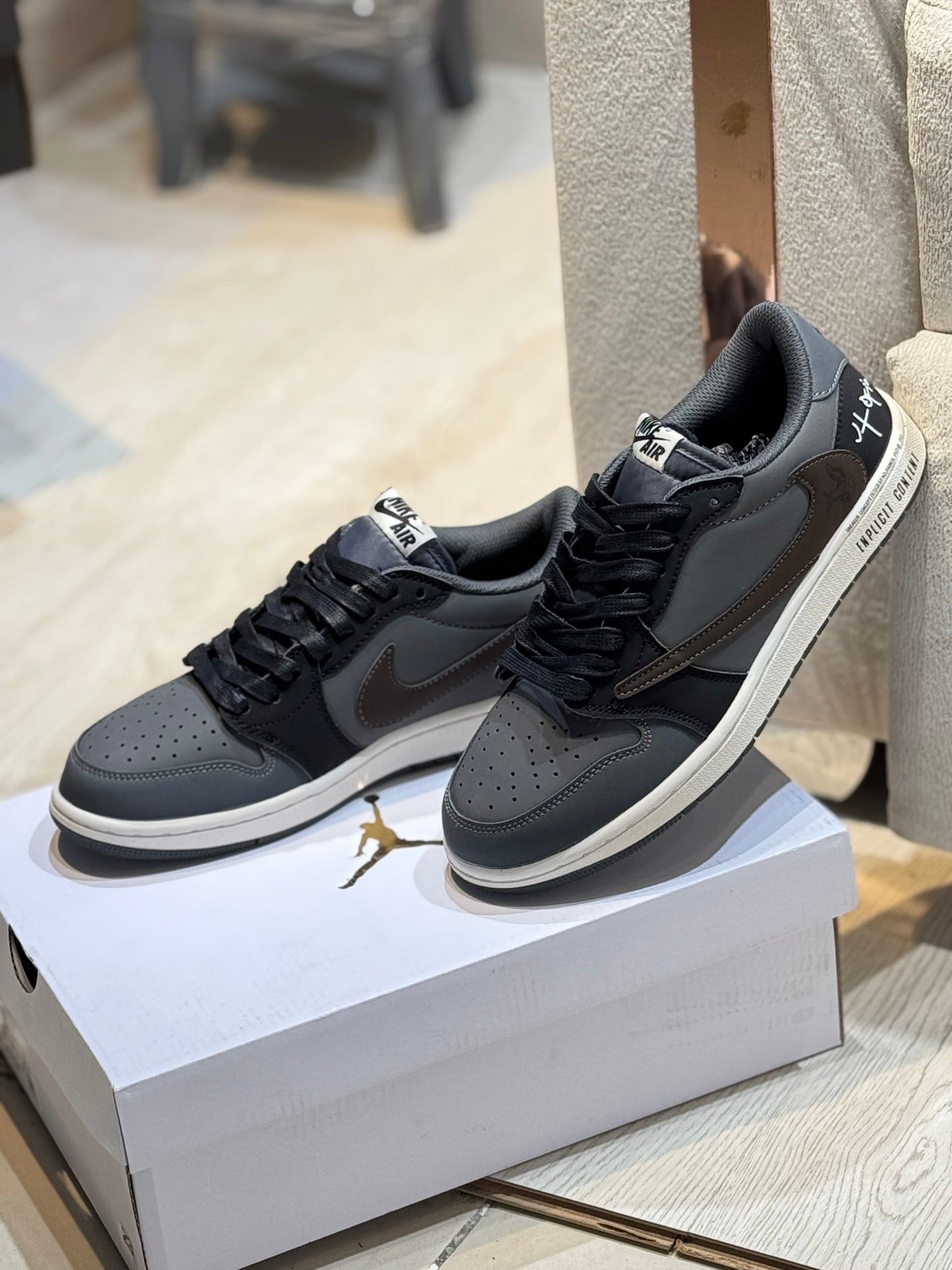 Jordan retro 1 low x travis scott