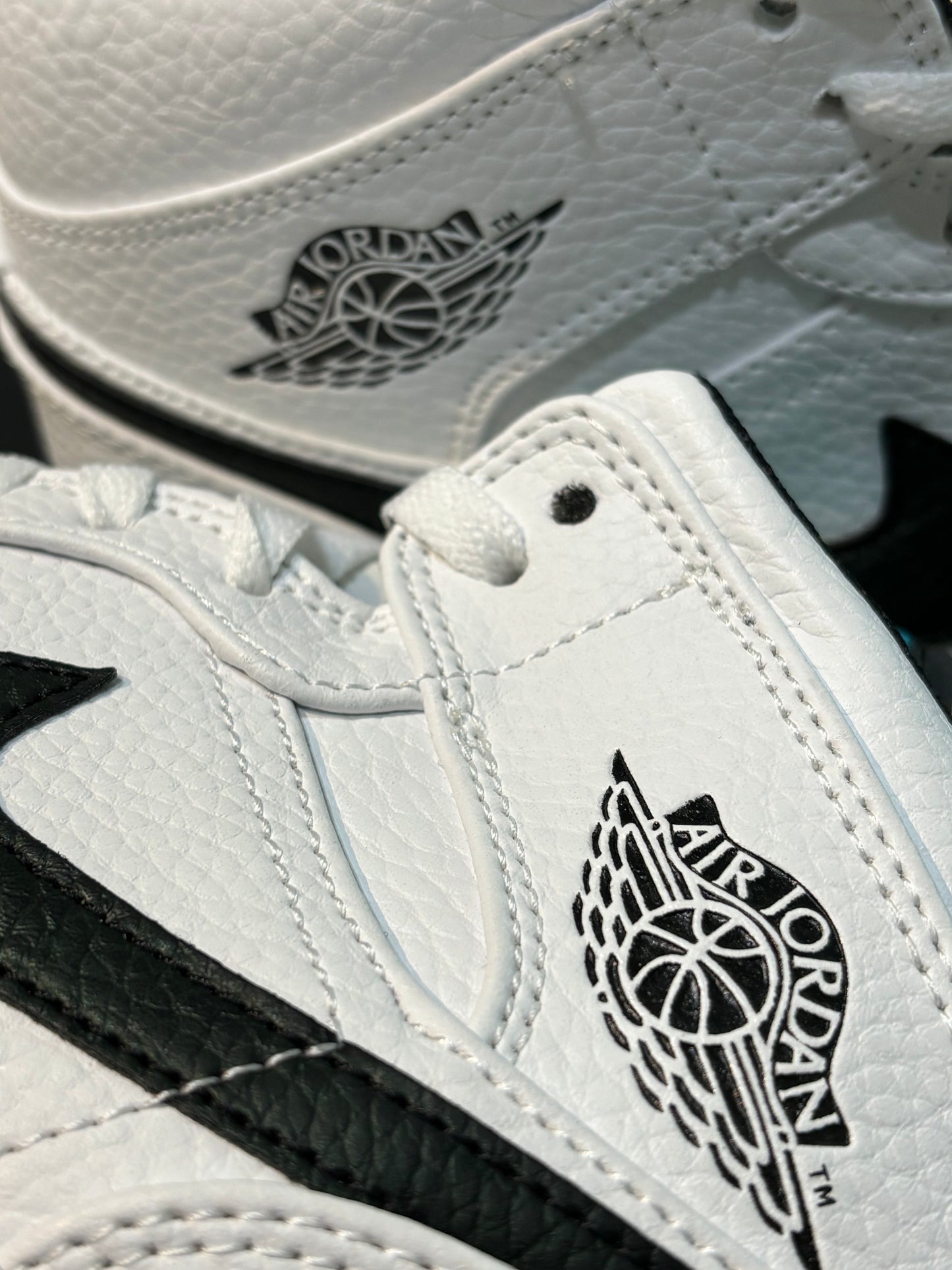Jordan retro 1 blanco negro