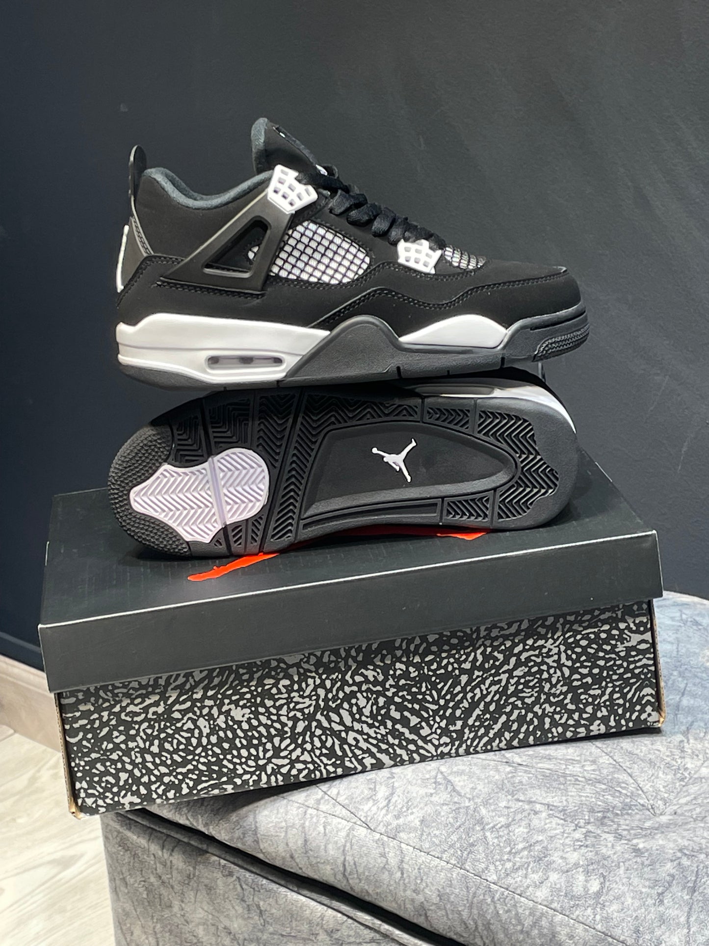 Jordan retro 4 white thunder black