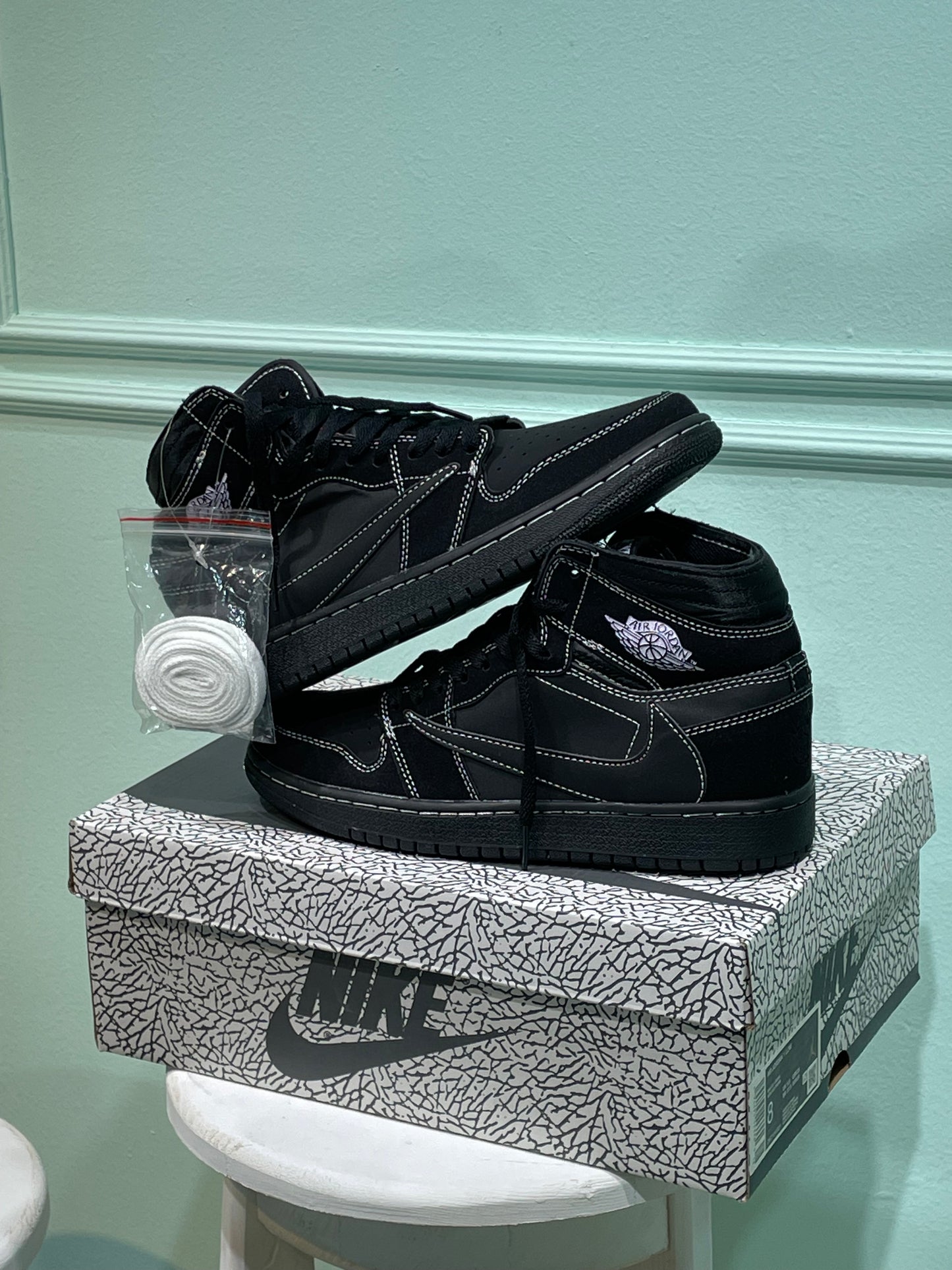 Jordan retro 1 x travis scott