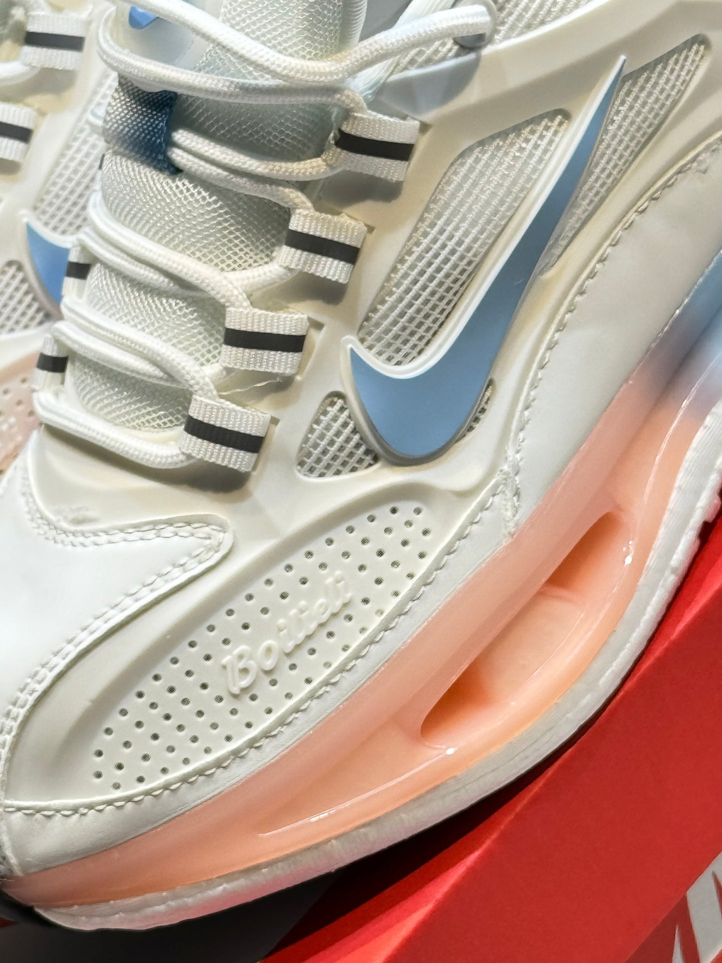 Nike ballely