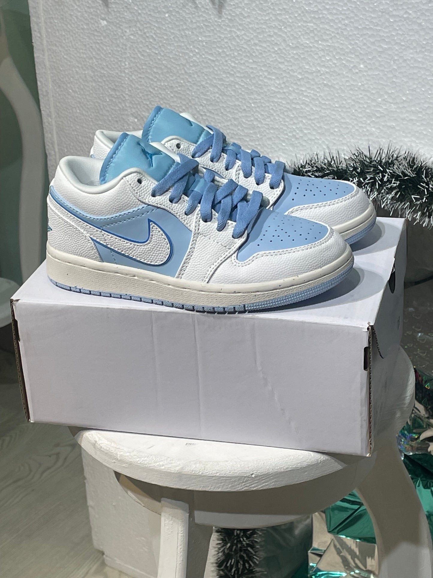 Jordan retro 1 low ice blue