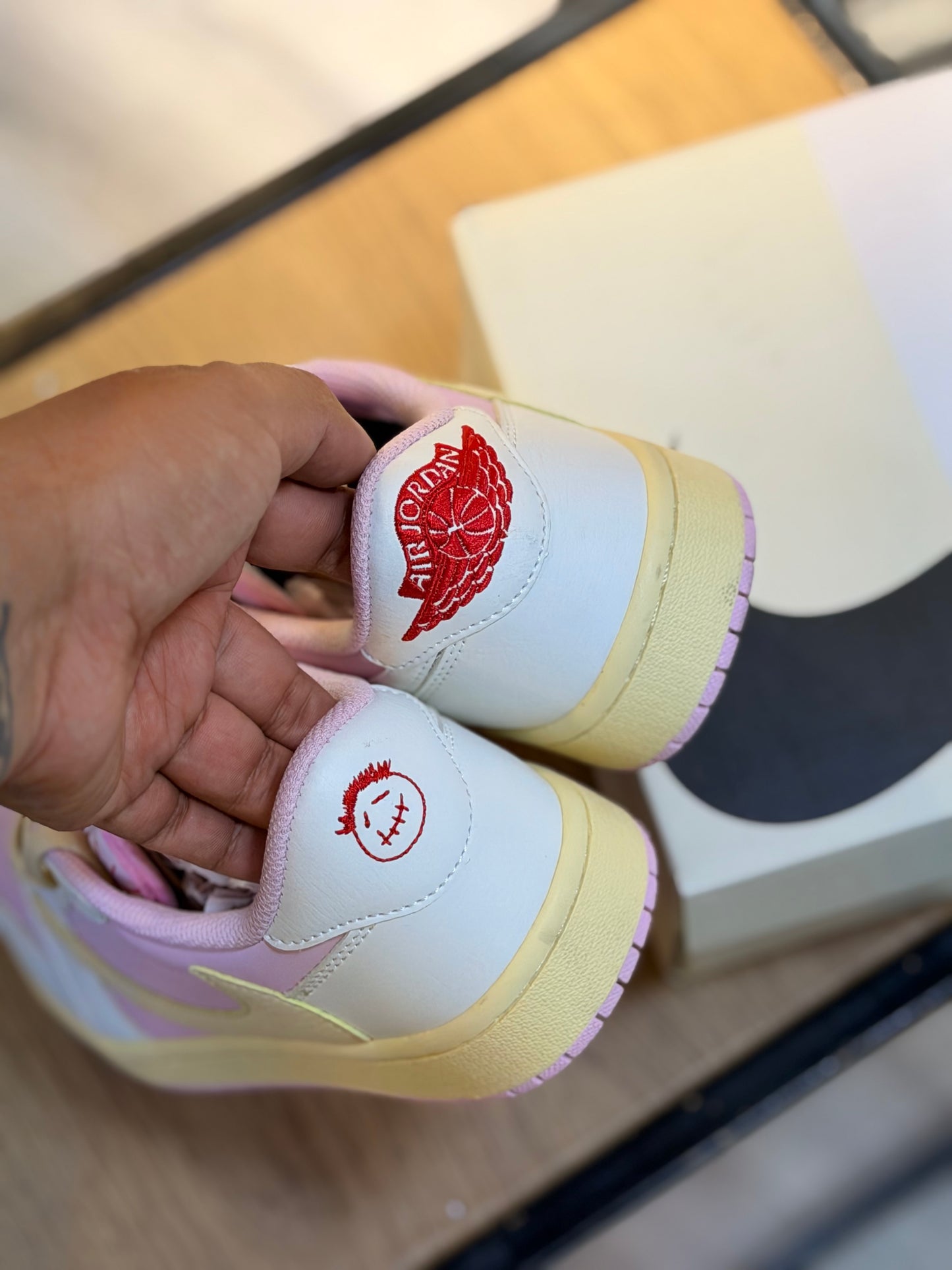Jordan retro 1 low x travis
