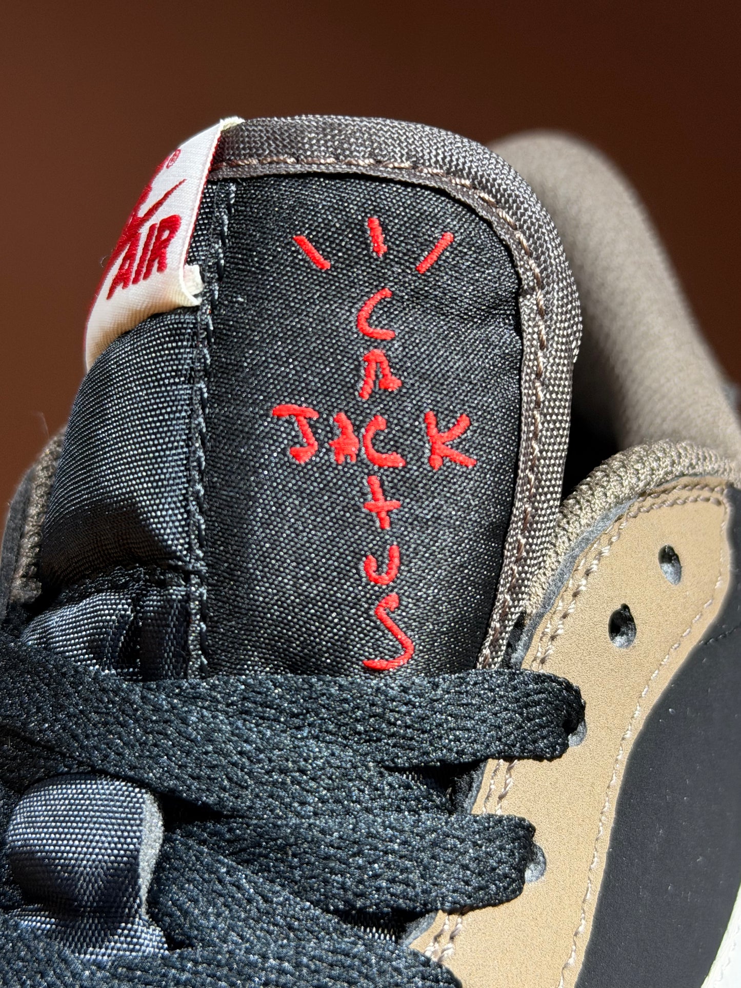 Jordan retro 1 low x travis scott