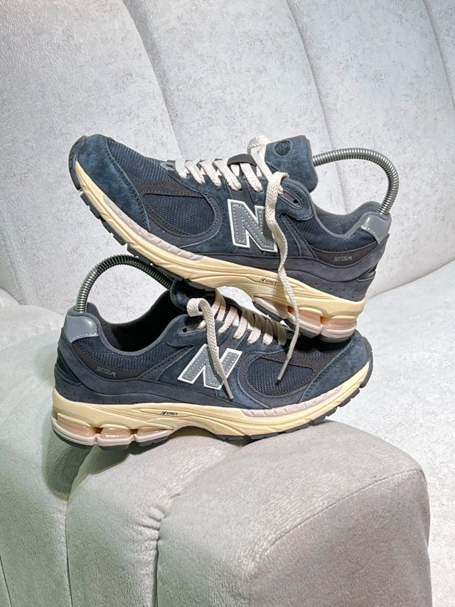 New Balance 2002R