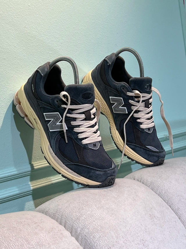 New Balance 2002R