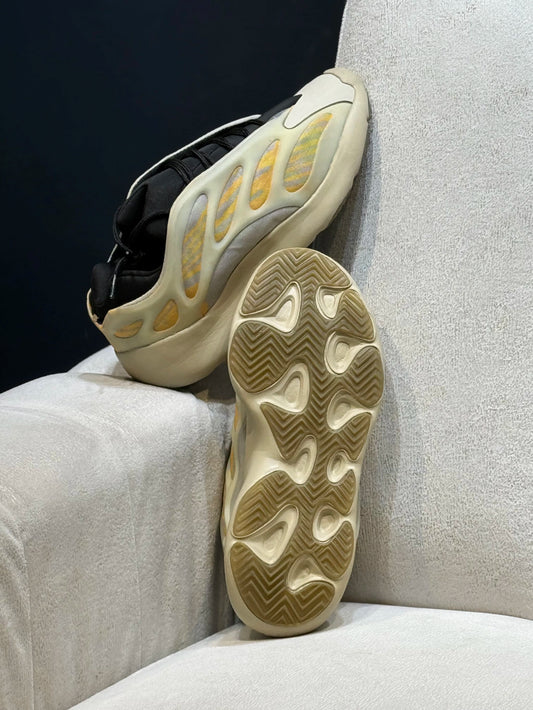 Adidas Yeezy 700