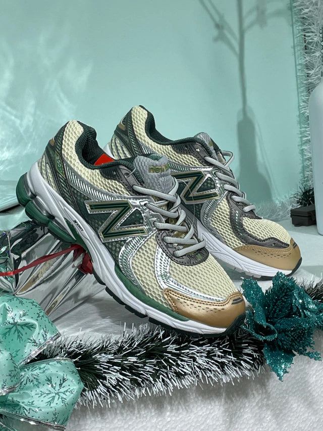 New Balance 860