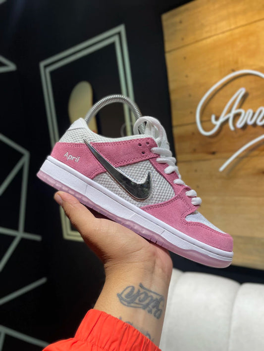 Nike SB April