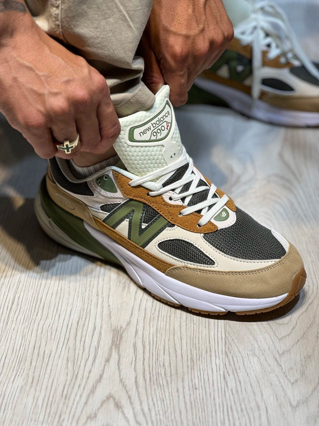 New Balance 990