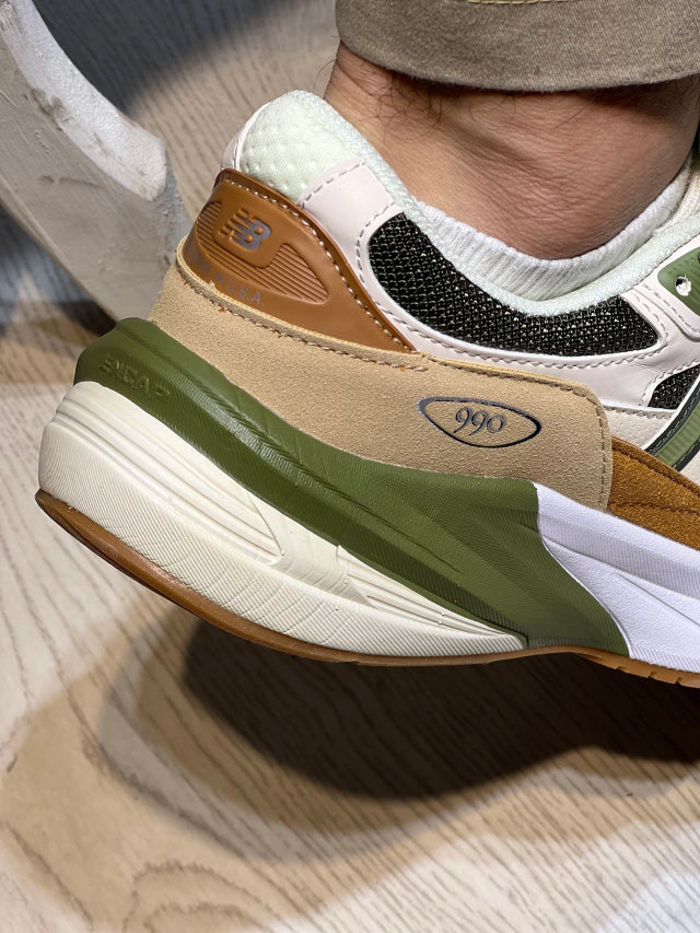 New Balance 990