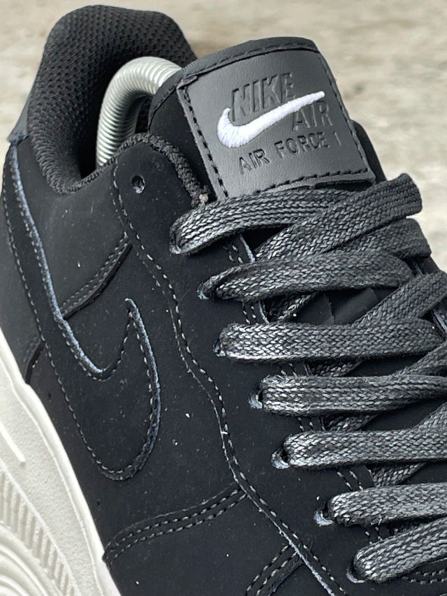 Nike Air Force one Black and White