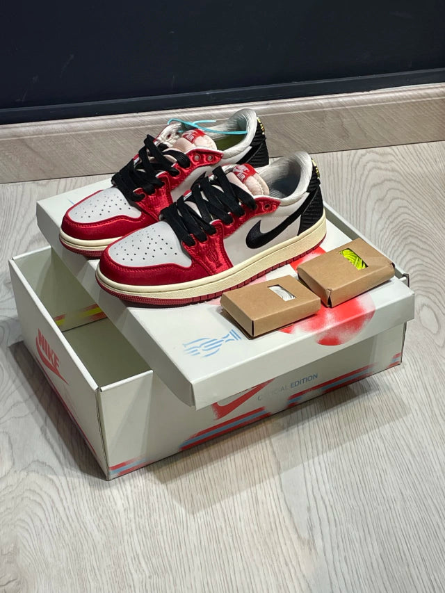Jordan Retro 1 Low Trophy Room