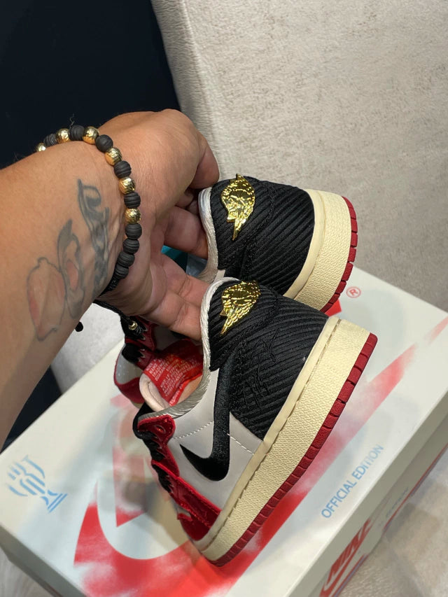 Jordan Retro 1 Low Trophy Room