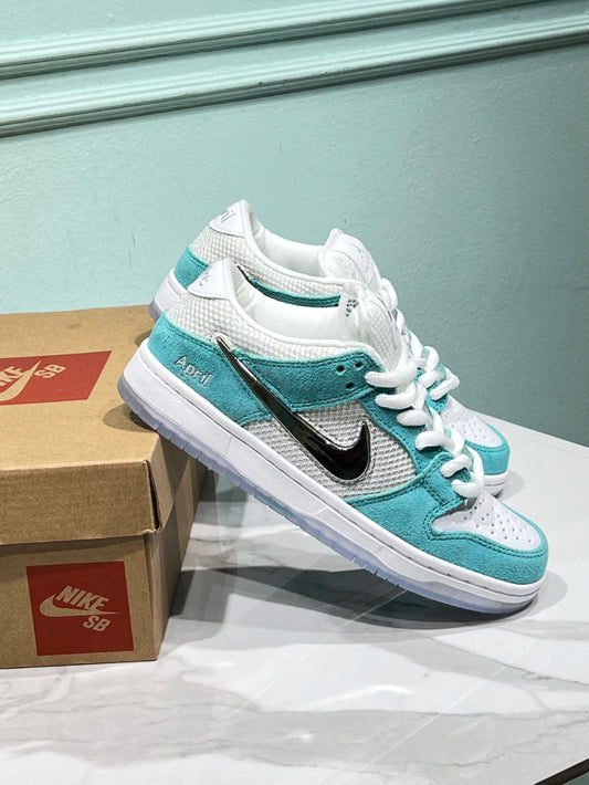Nike Dunk SB April