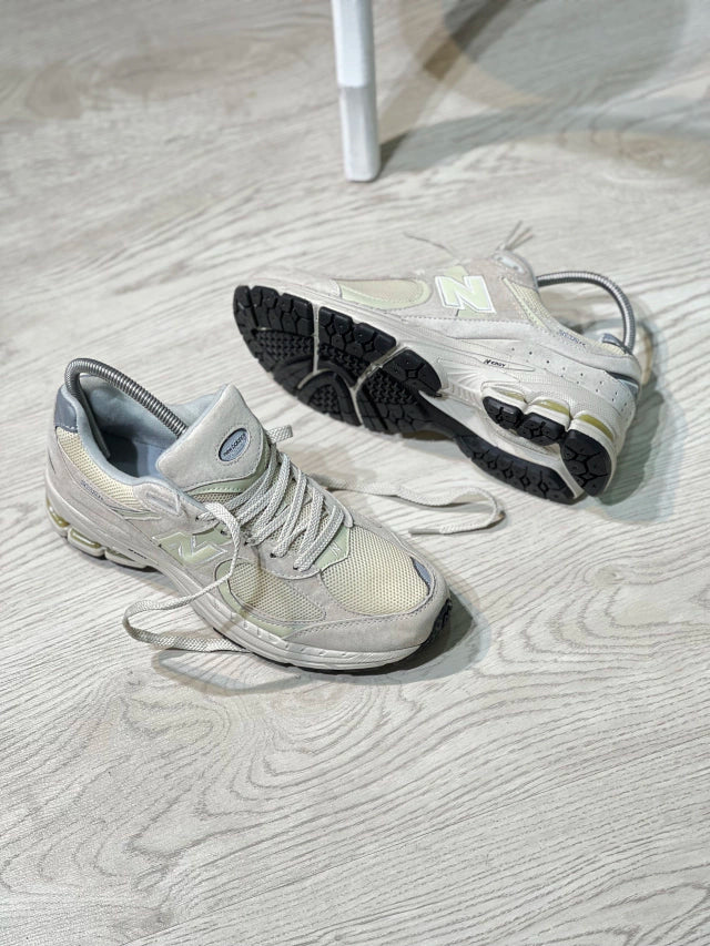 New Balance 2002R