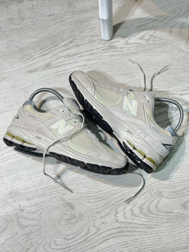 New Balance 2002R