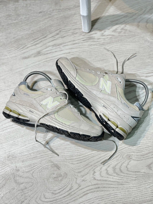 New Balance 2002R