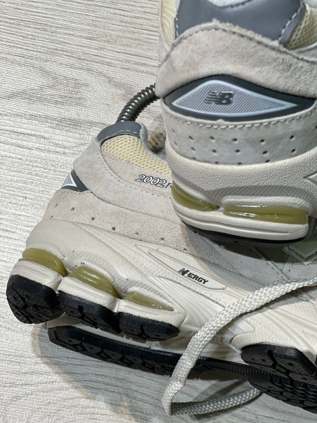 New Balance 2002R