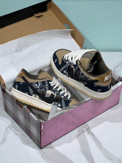 Nike dunk sb travis scott