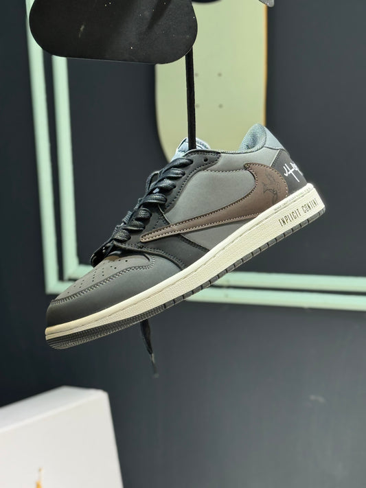 Jordan retro 1 low x travis scott