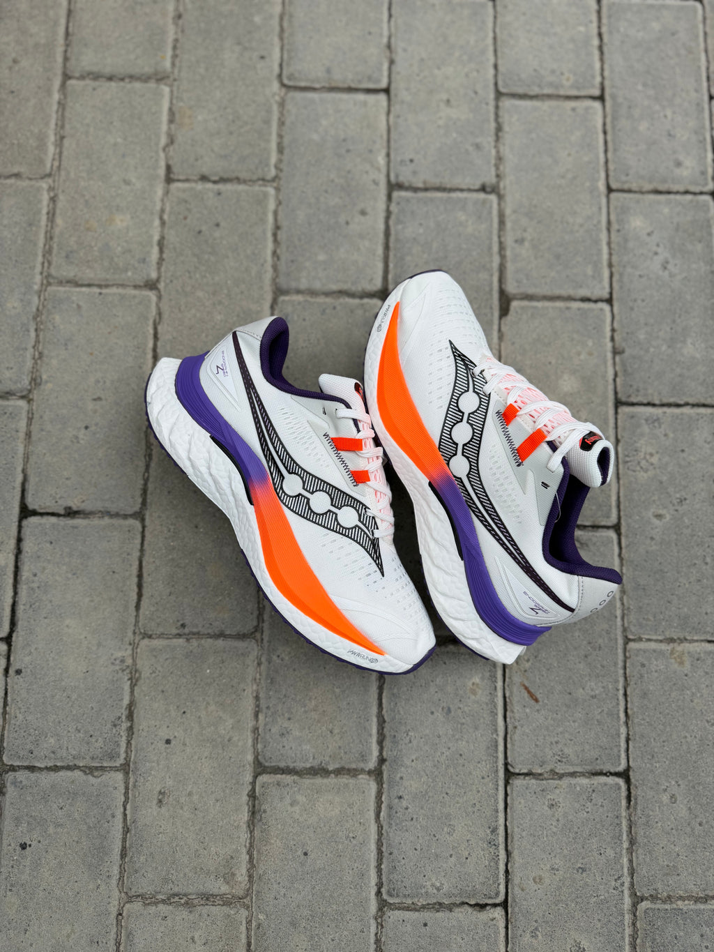 SAUCONY