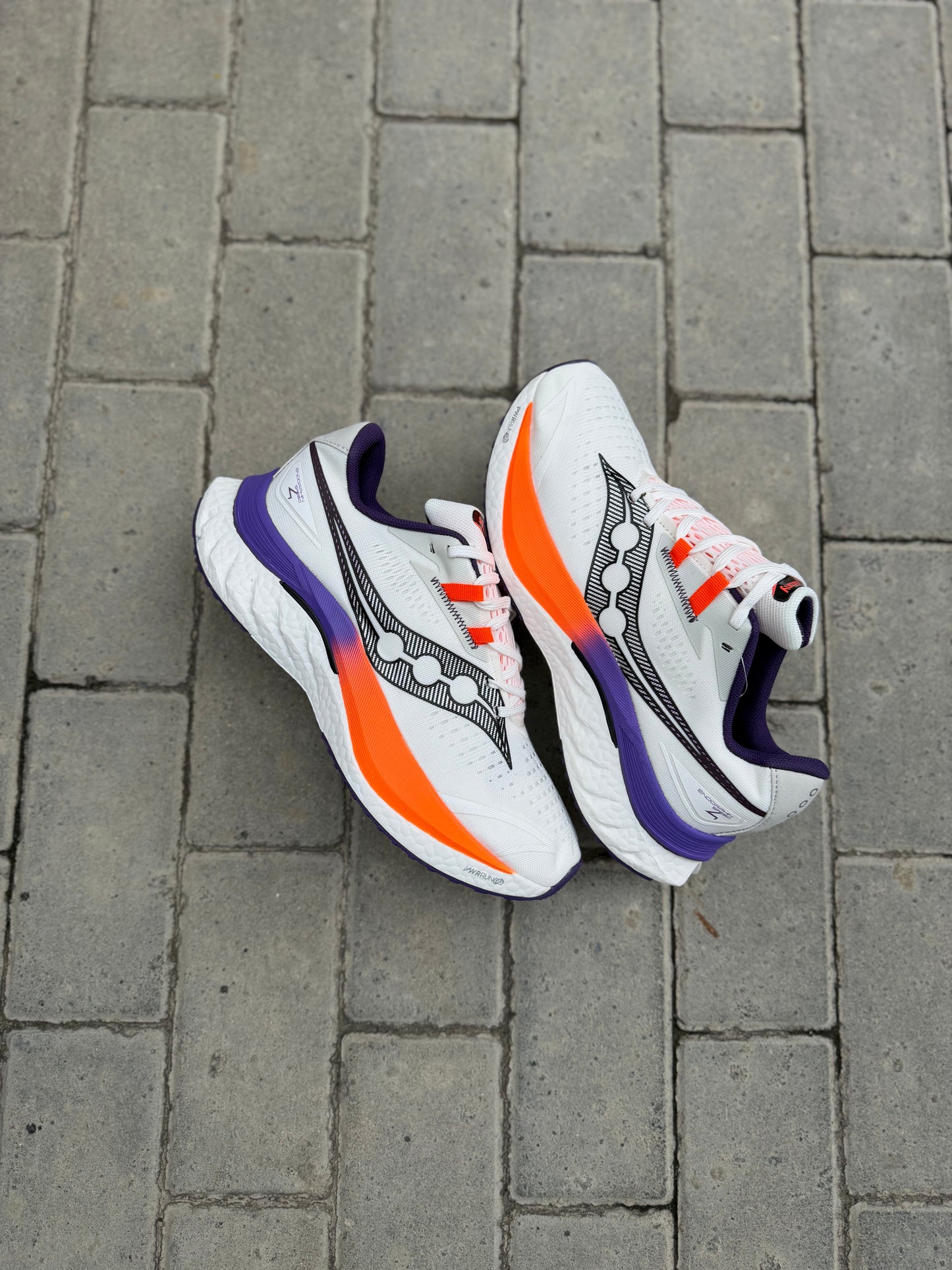 SAUCONY