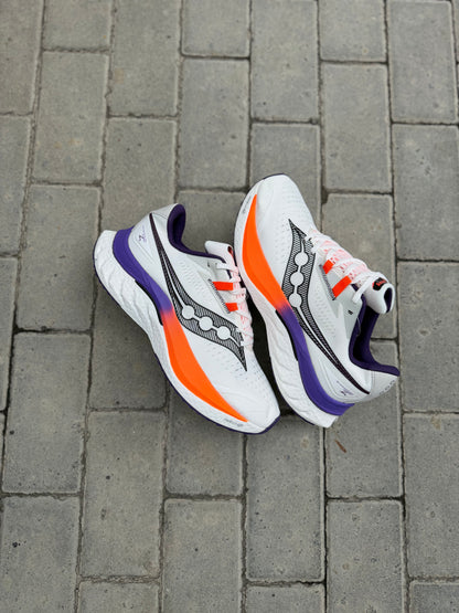 SAUCONY