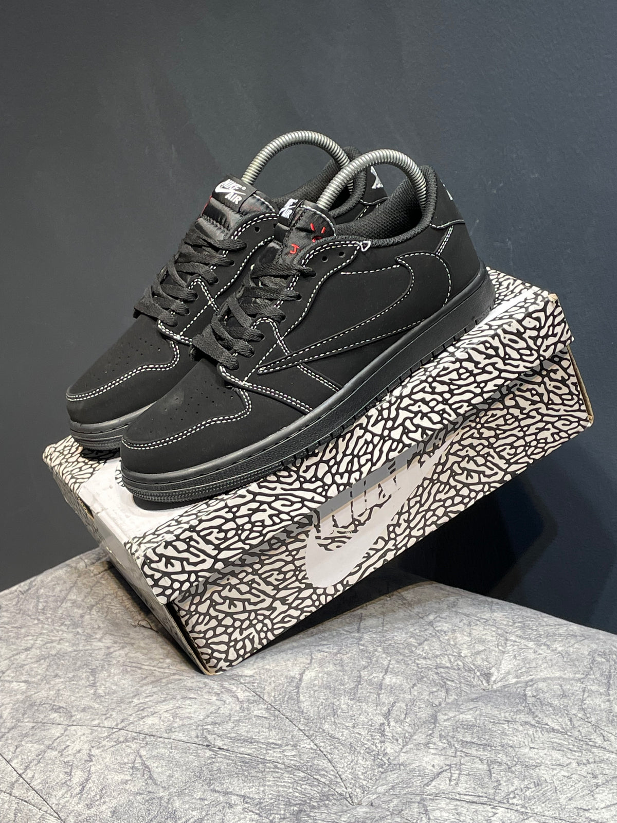 Jordan retro 1 low x travis scott