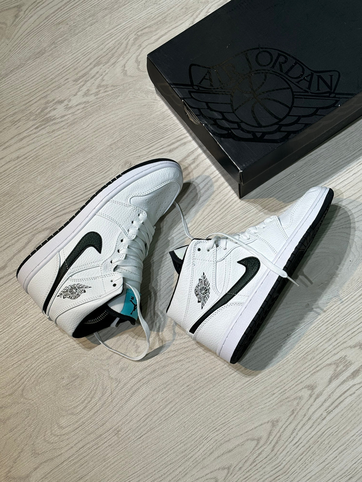 Jordan retro 1 blanco negro