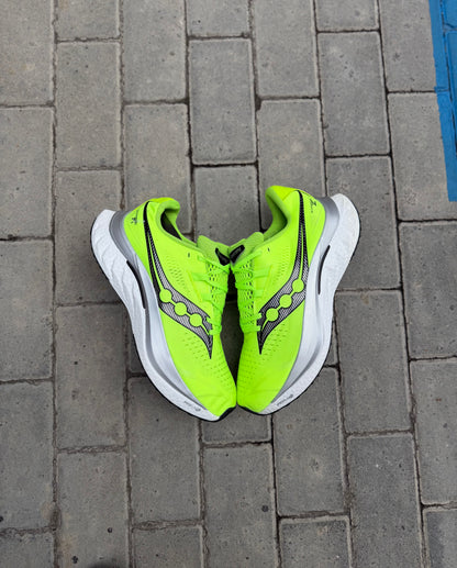 SAUCONY