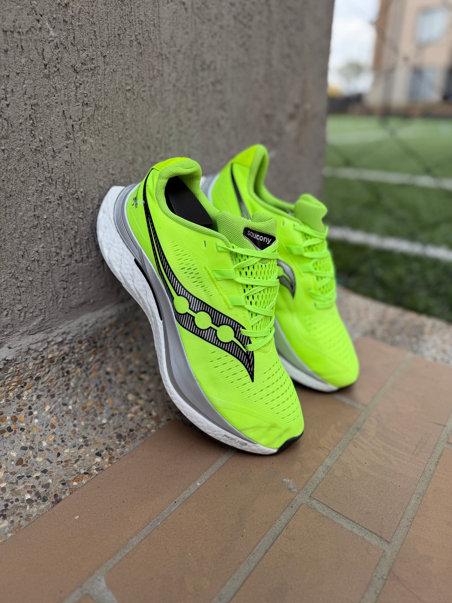 SAUCONY