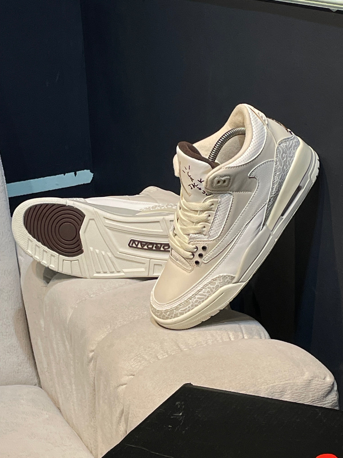 Jordan retro 3 x travis scott