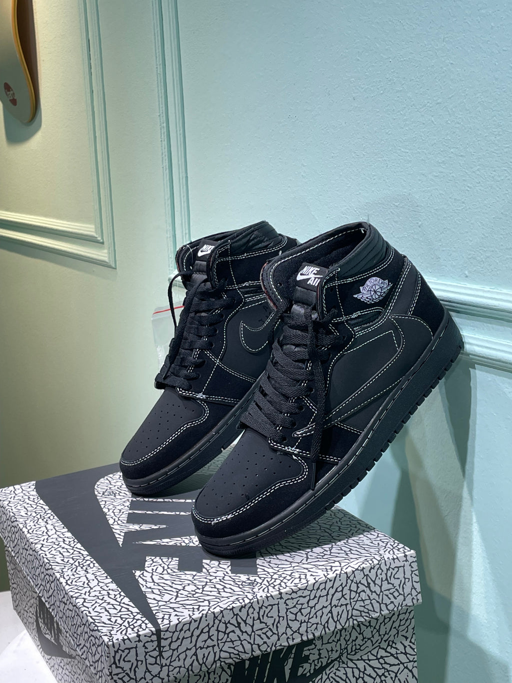 Jordan retro 1 x travis scott