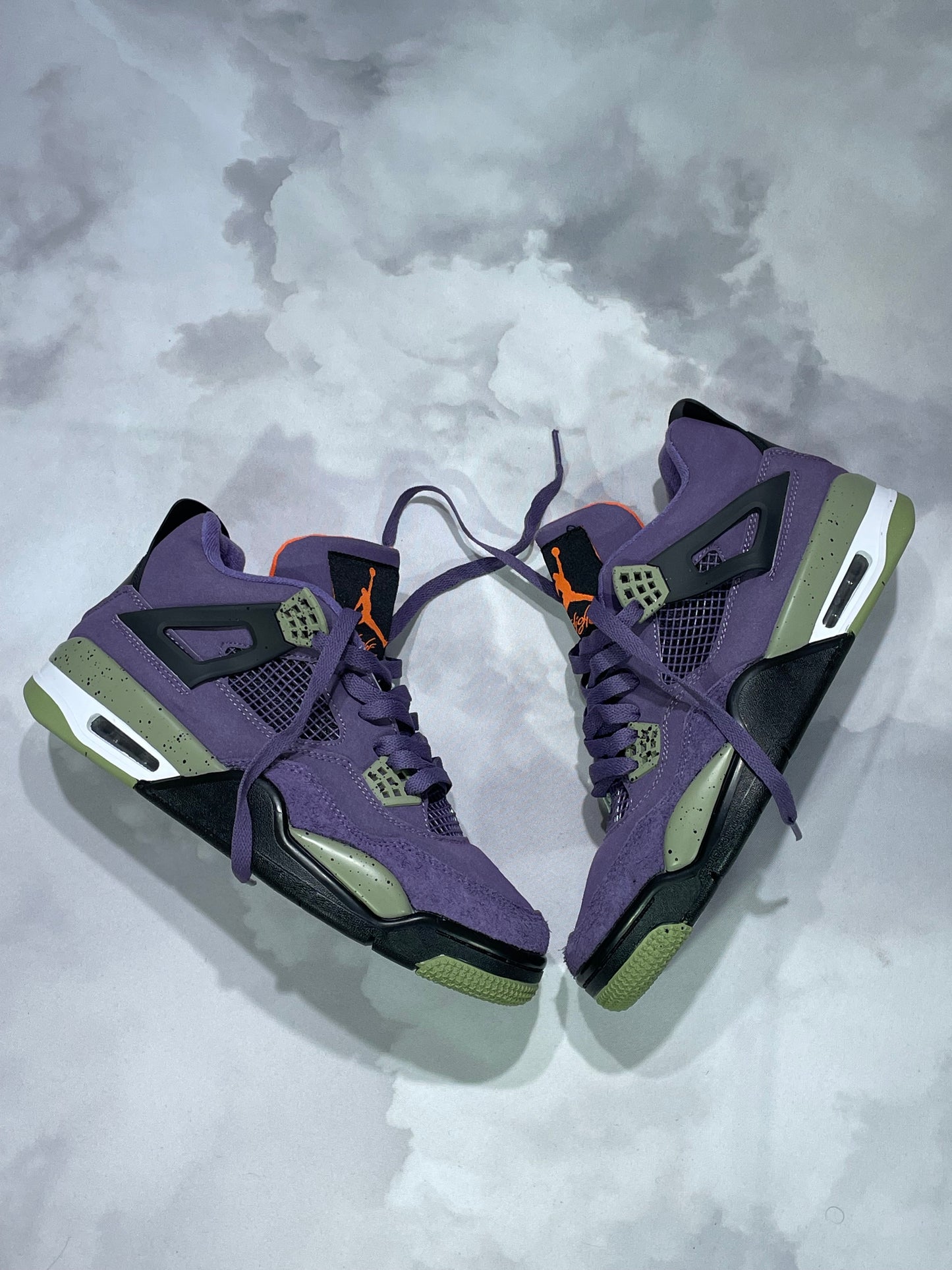 Jordan retro 4 purple