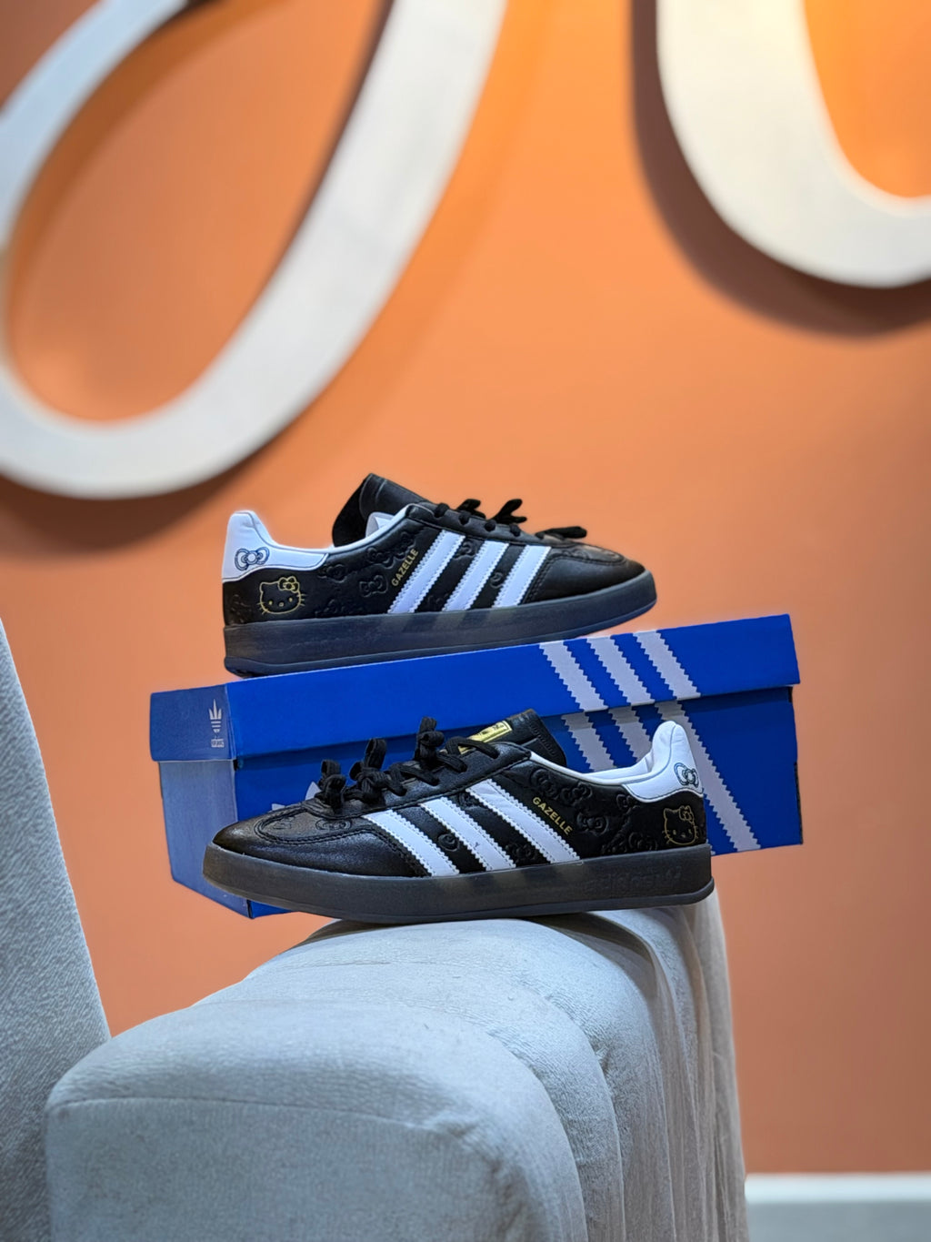 Adidas Gazelle x hello kitty