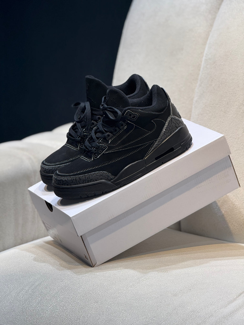 Jordan retro 3 black x travis scott