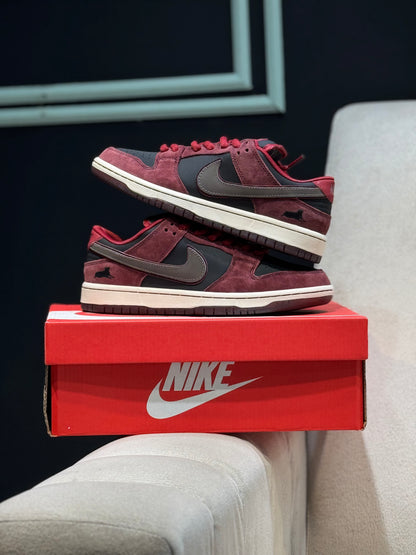 Nike dunk sb x riot