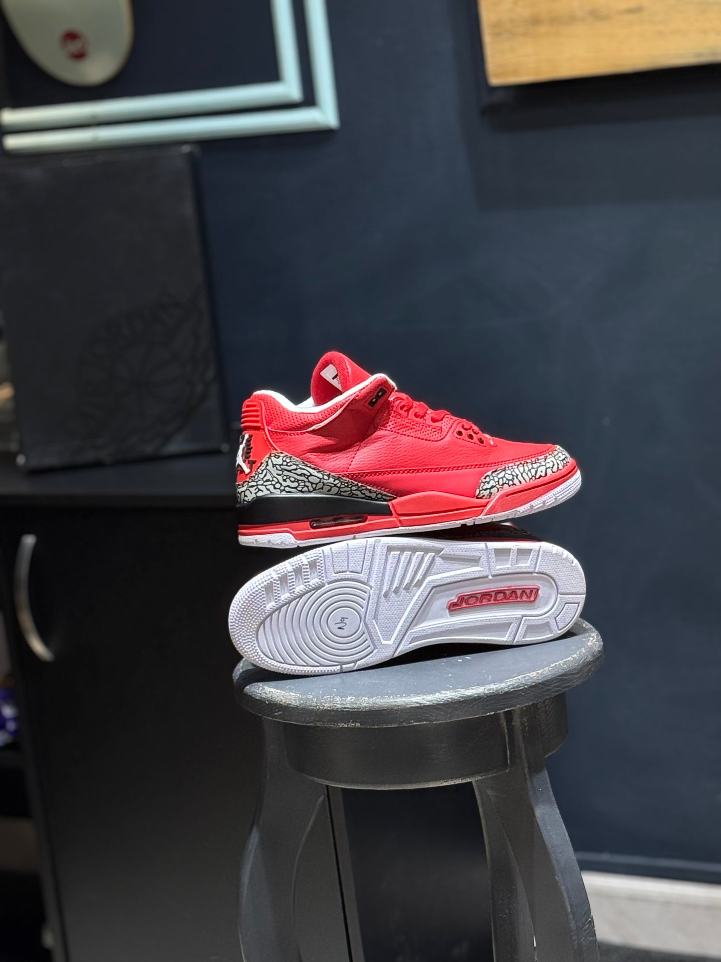 Jordan retro 3 university red