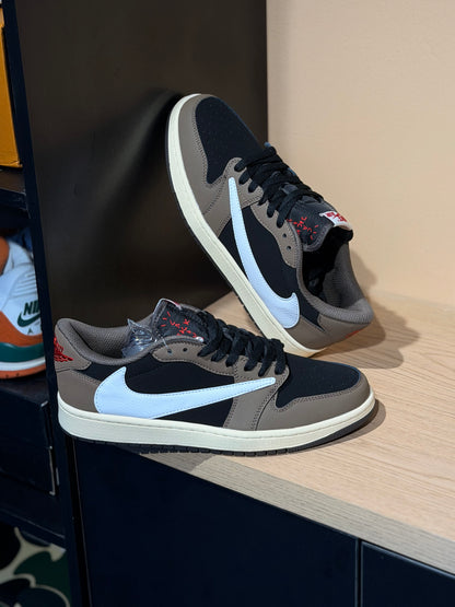 Jordan retro 1 low x travis scott