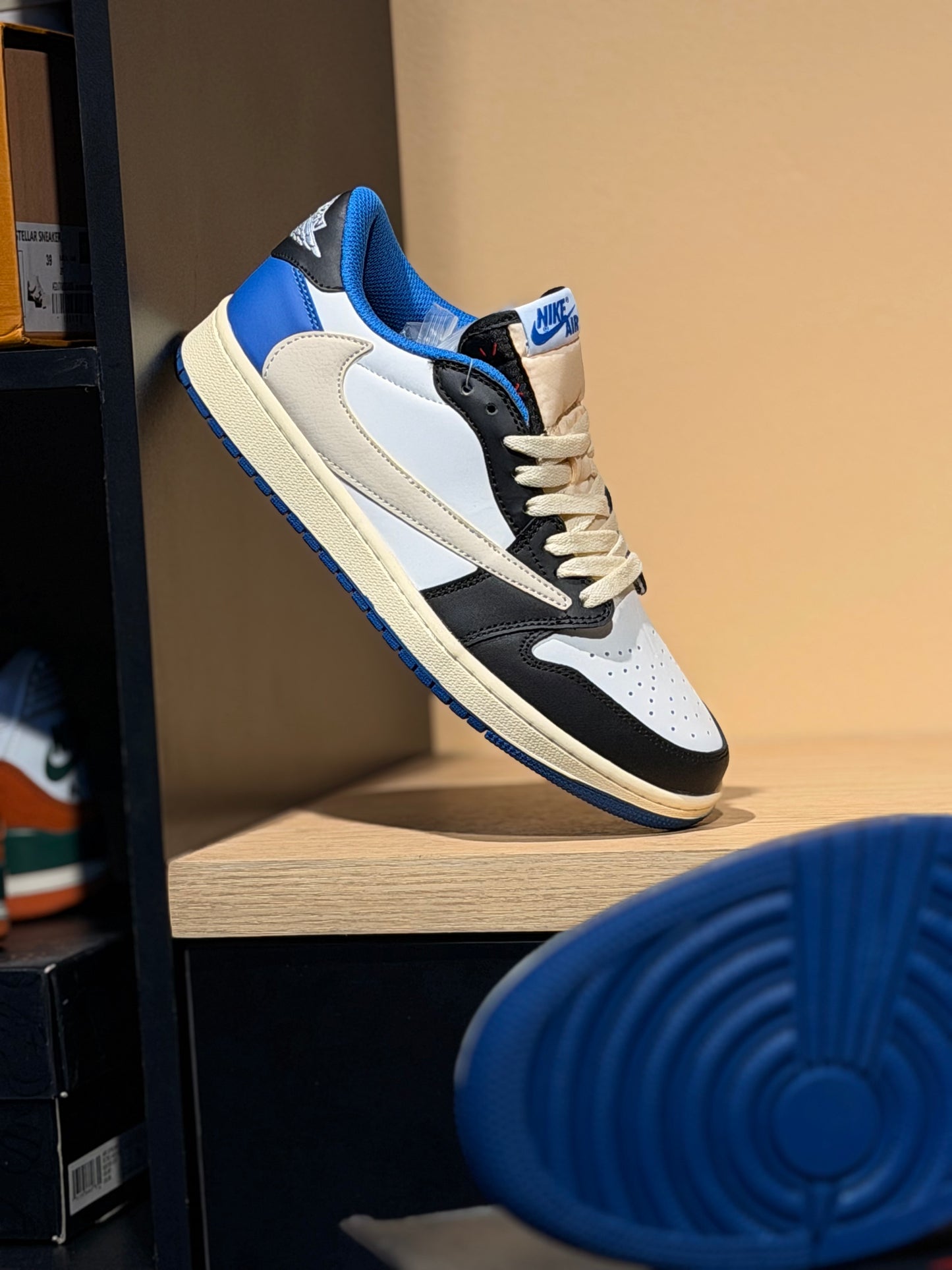 Jordan retro 1 low x travis scott