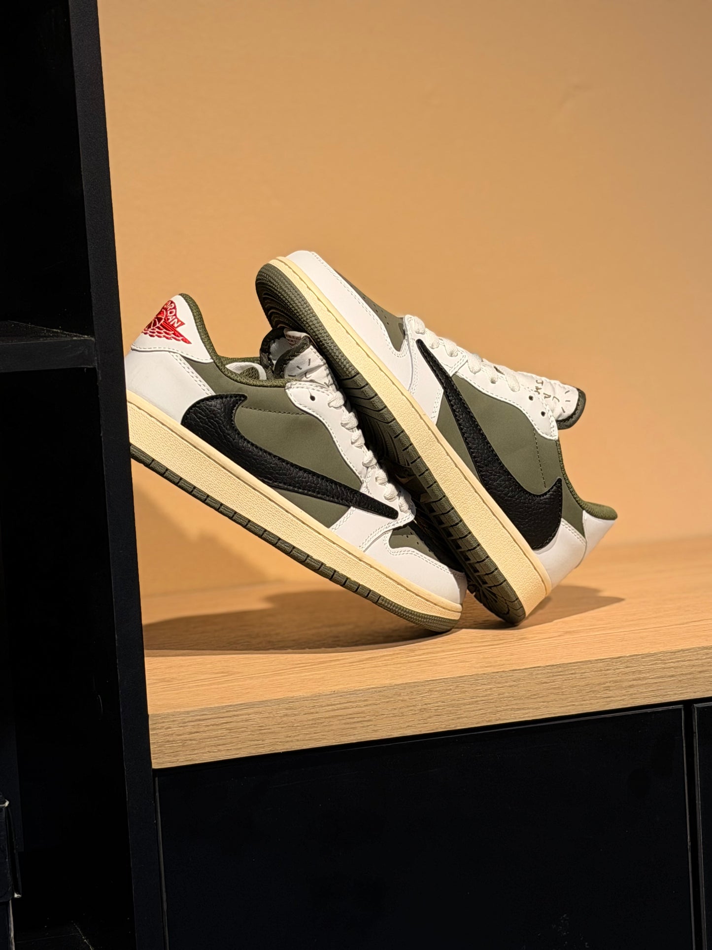 Jordan retro 1 low x travis scott