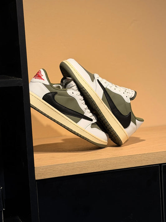 Jordan retro 1 low x travis scott