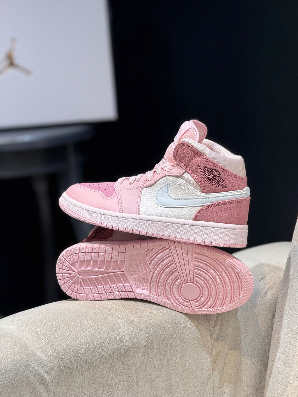 Jordan retro 1 digital pink